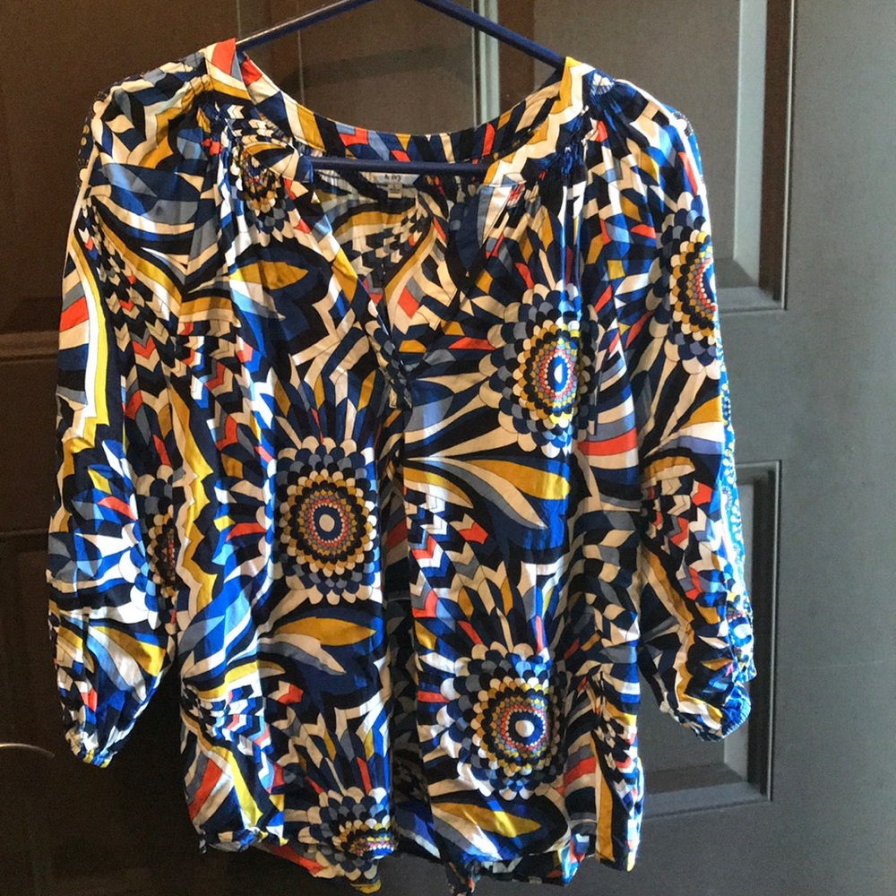 Crown & Ivy blouse size Large